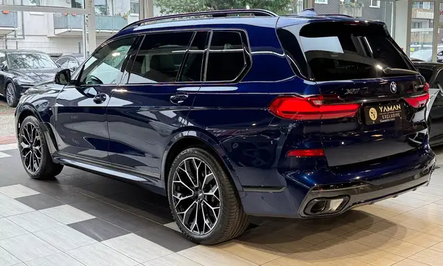 BMW X7 view 7