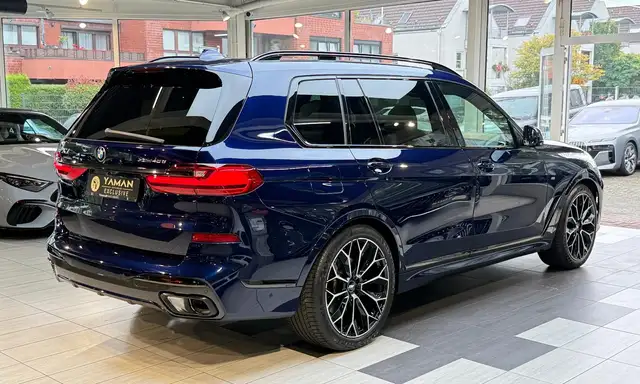 BMW X7 view 5
