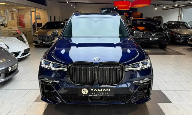 BMW X7 view 3