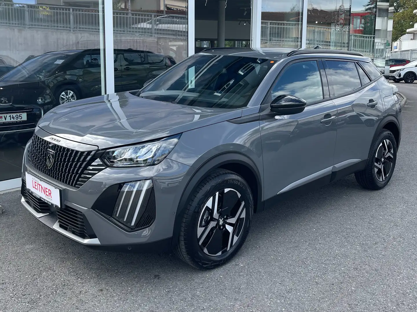Peugeot 2008 Hybrid 136 Allure Grau - 2