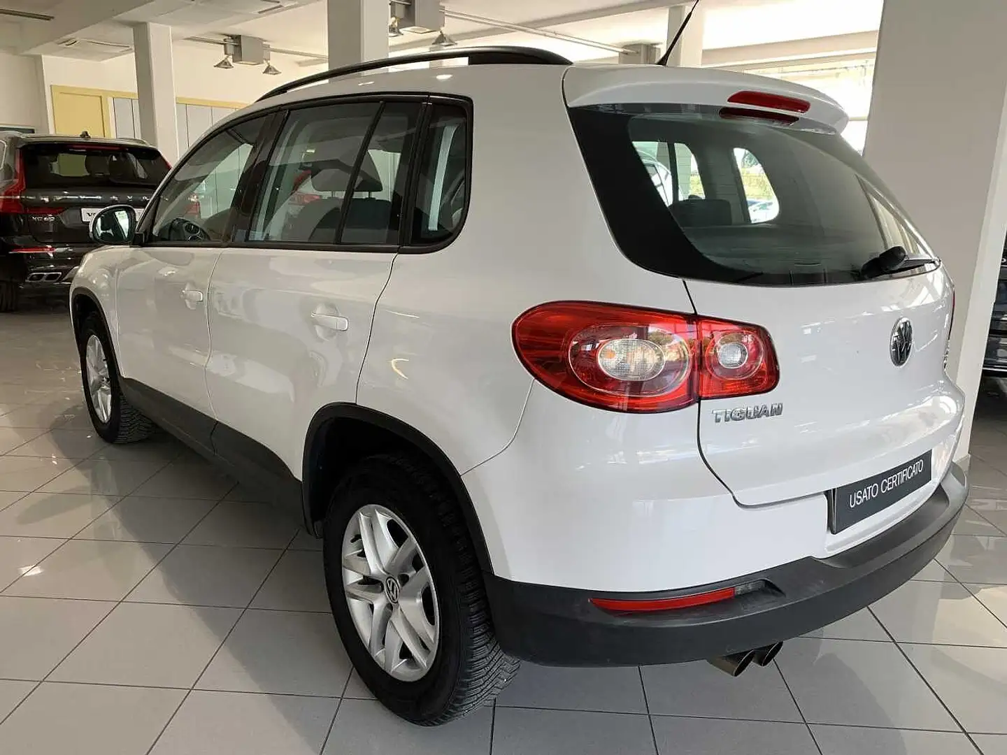 Volkswagen Tiguan 1ª serie 2.0 TDI DPF BLUEMOTION Trend & Fun PER NE Bianco - 2