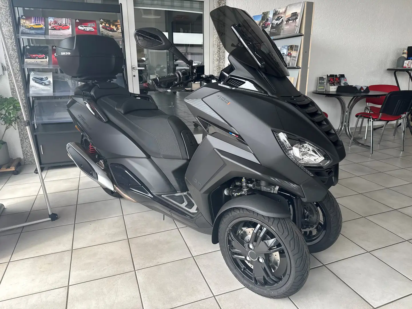 Peugeot Metropolis GT 3 Rad-Roller Zwart - 1