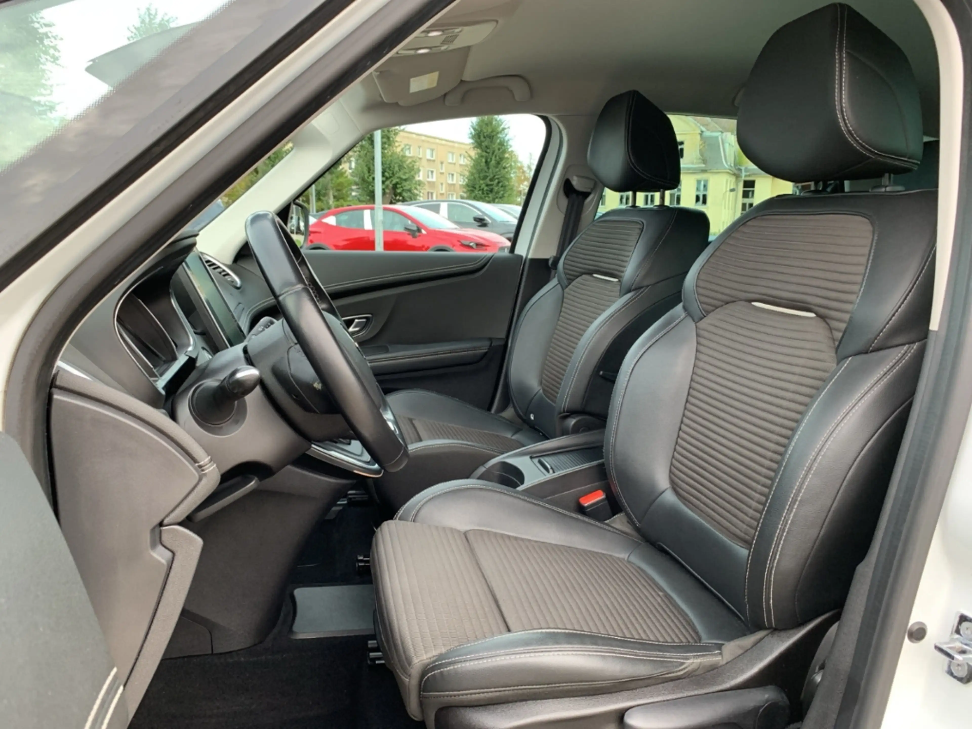 Renault Scenic BOSE EDITION TCe 160 EDC GPF Bose Edition SHZ+DAB+ — photo 9