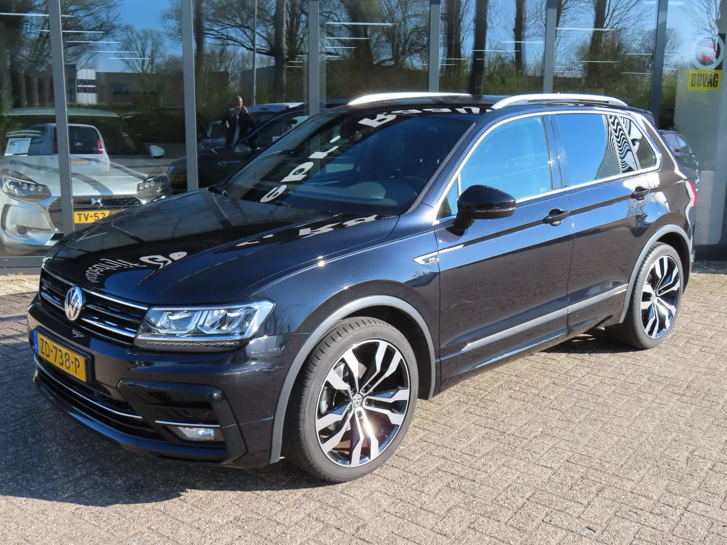 Volkswagen Tiguan 1.5 TSI ACT Highline Business R EXPORT/EX BPM* Zwart - 2