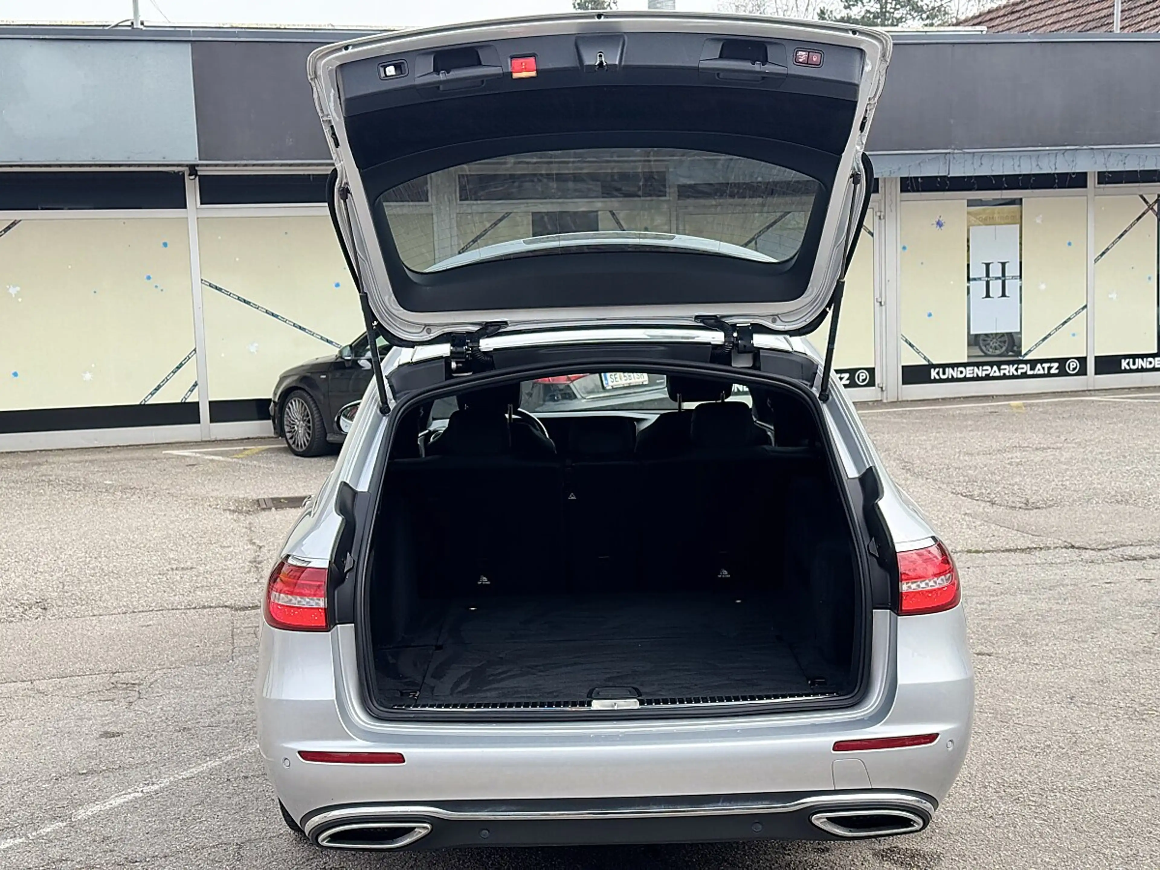 Mercedes-Benz E 350 d T Avantgarde Aut.+Navi+360° Kamera — photo 11