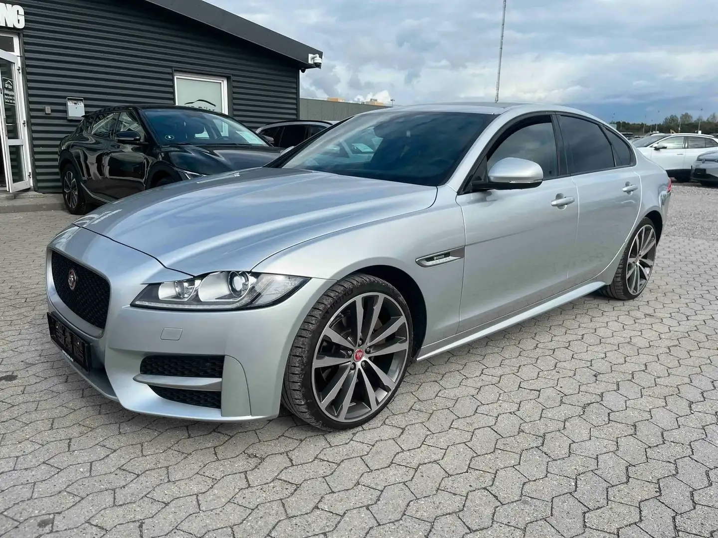 Jaguar XF R-Sport Lim. Leder Navi Keyless Kamera Silber - 1