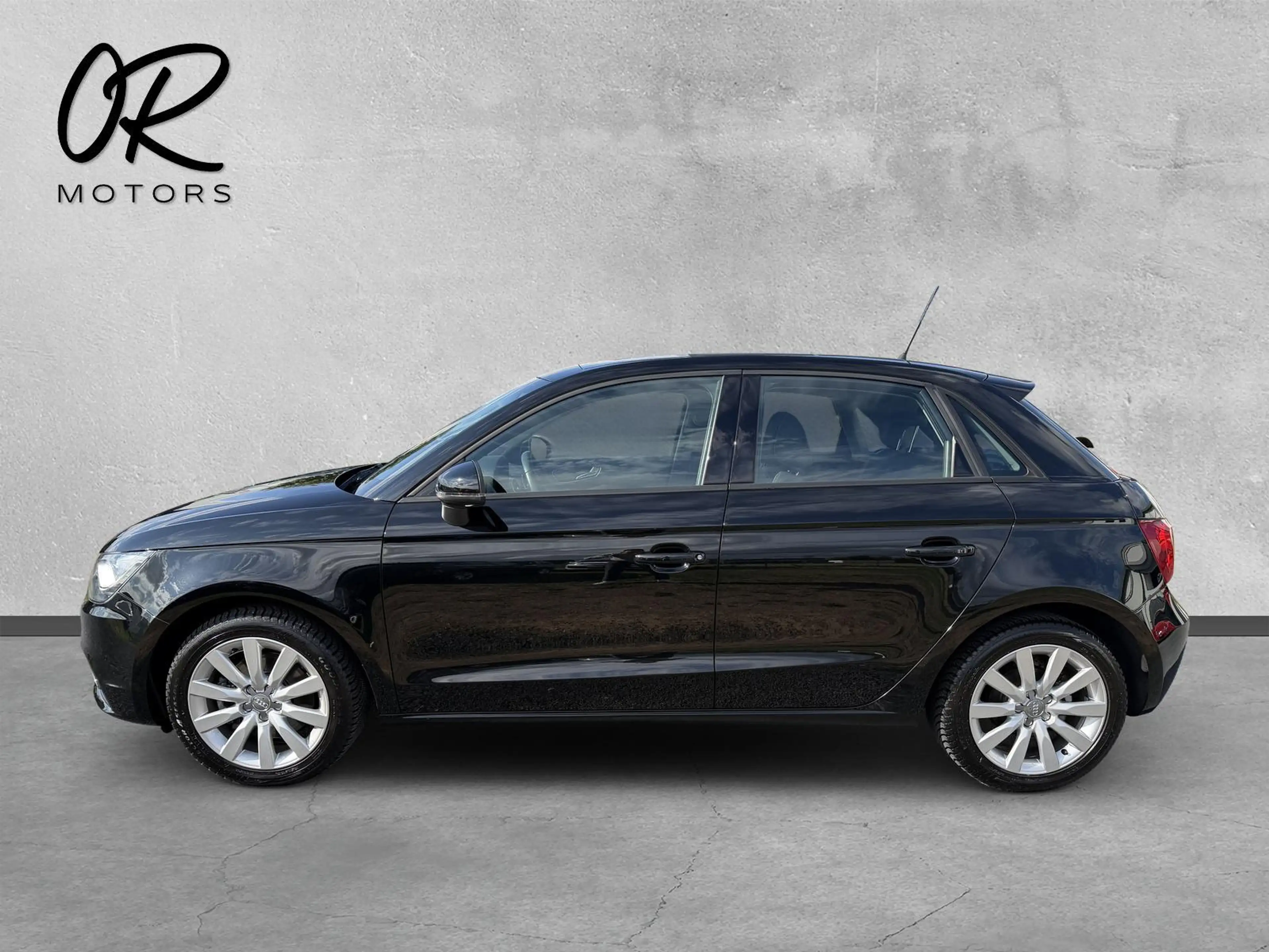 Audi A1 ambition AUTOMATIK*1.HAND*43.000KM*PANO*XENON — photo 3