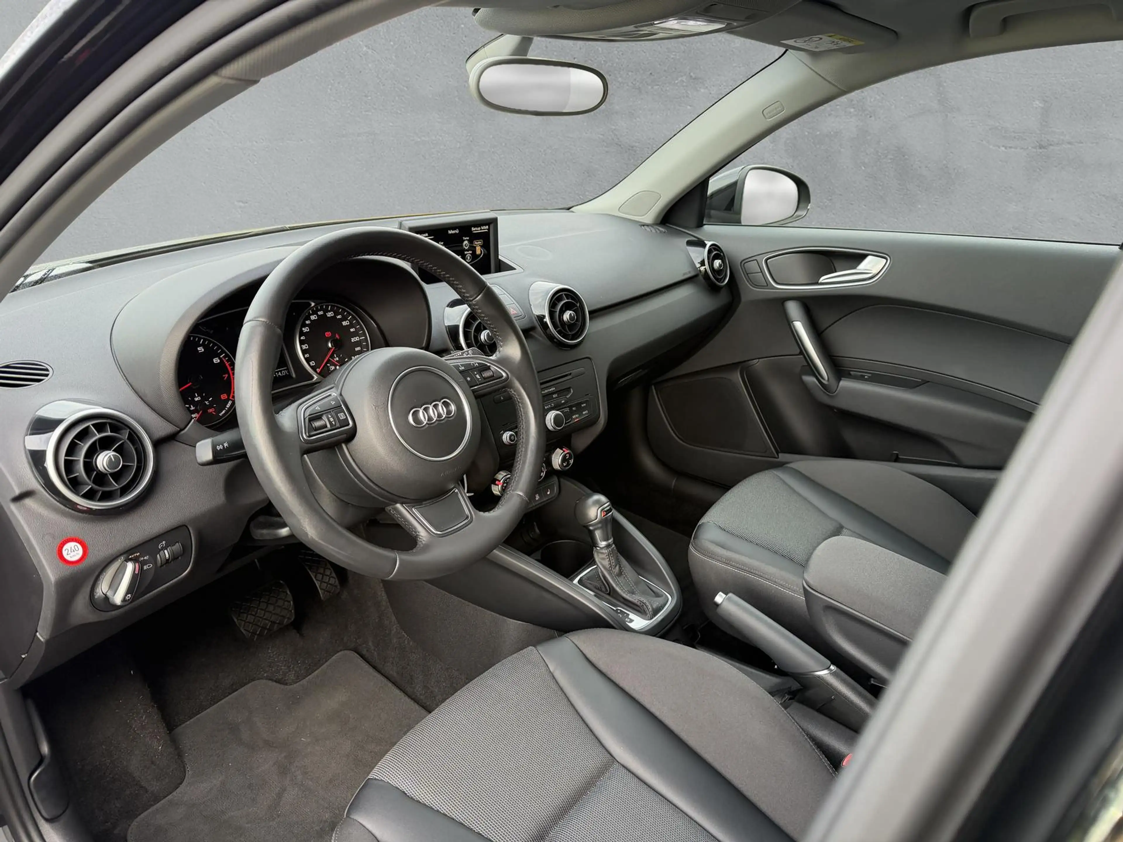 Audi A1 ambition AUTOMATIK*1.HAND*43.000KM*PANO*XENON — photo 11