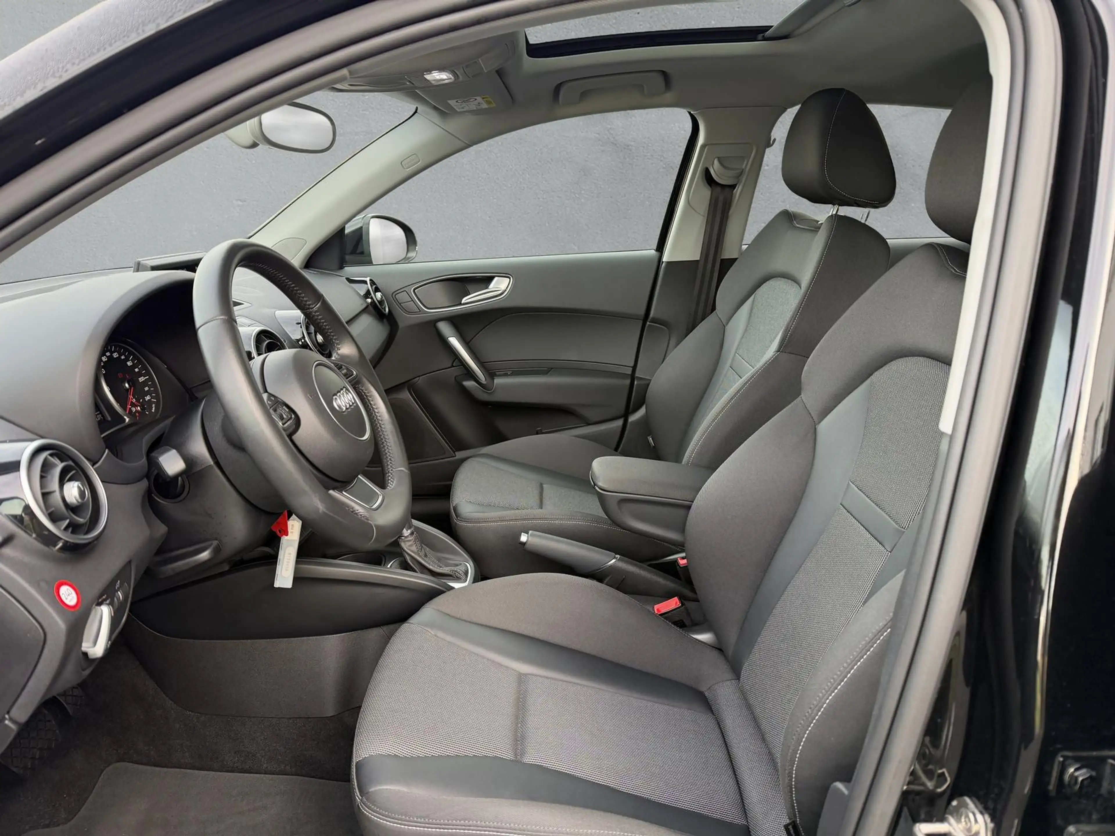 Audi A1 ambition AUTOMATIK*1.HAND*43.000KM*PANO*XENON — photo 12