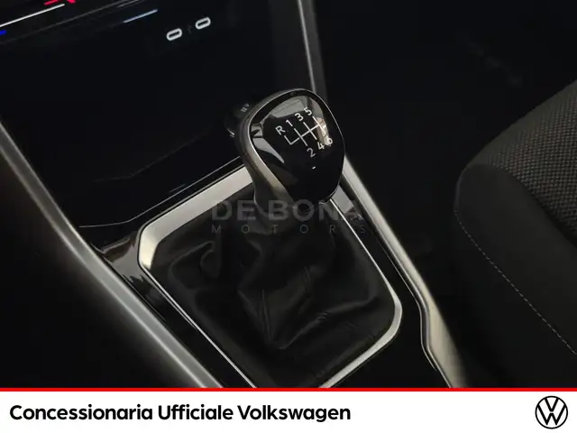 Volkswagen T-Roc view 16