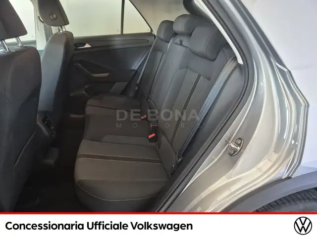 Volkswagen T-Roc view 9