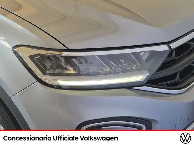 Volkswagen T-Roc view 23