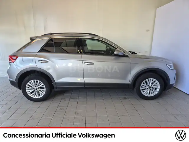 Volkswagen T-Roc view 7
