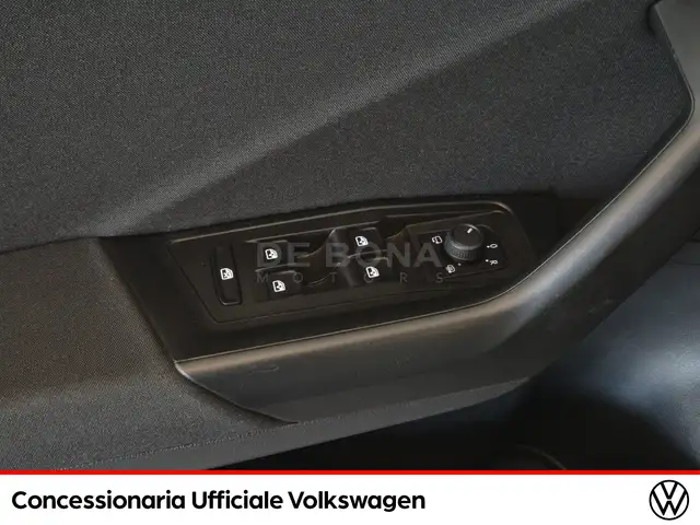 Volkswagen T-Roc view 20
