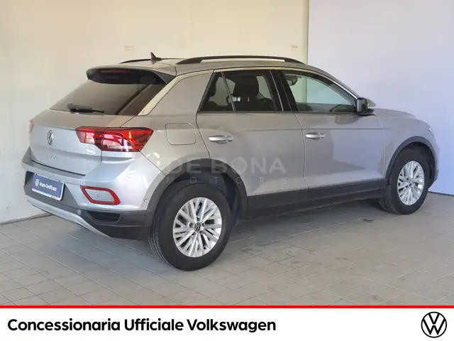 Volkswagen T-Roc view 5