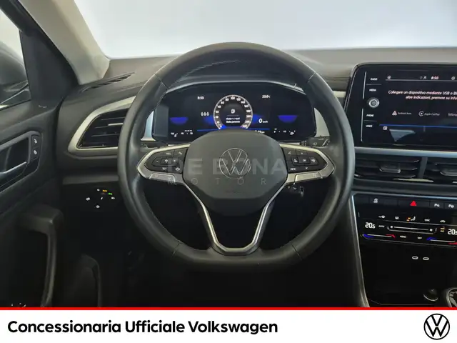 Volkswagen T-Roc view 11
