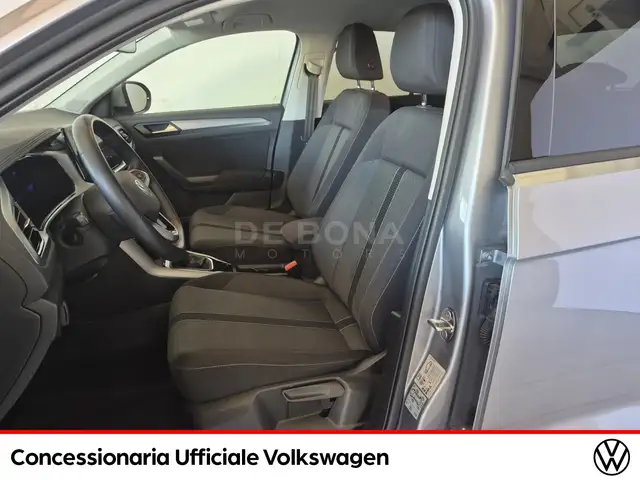 Volkswagen T-Roc view 8