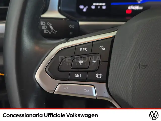 Volkswagen T-Roc view 18