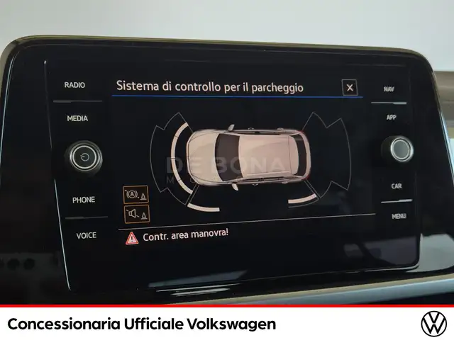 Volkswagen T-Roc view 14