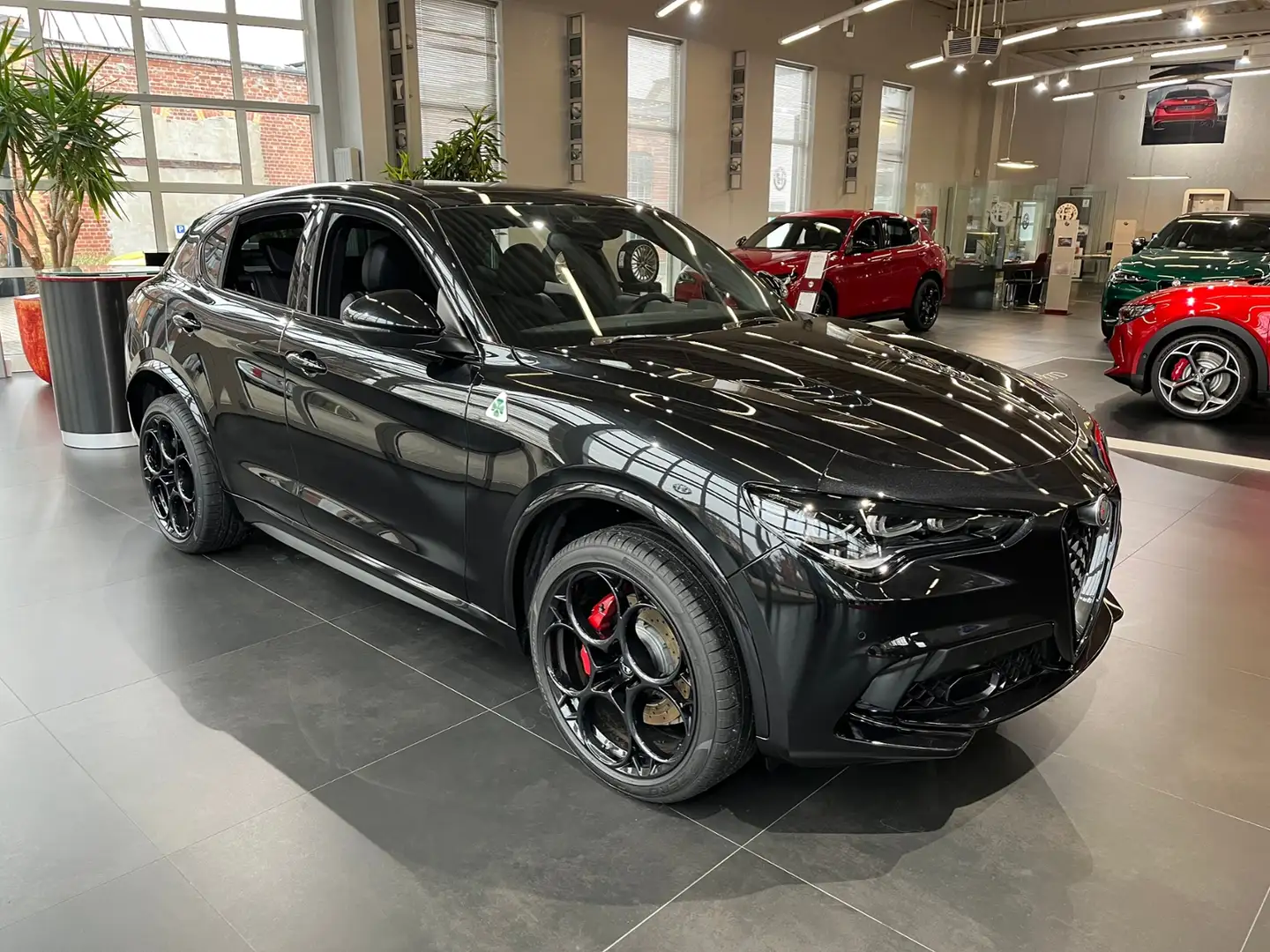 Alfa Romeo Stelvio Quadrifoglio QV 2.9l V6 Nero Vulcano Černá - 2