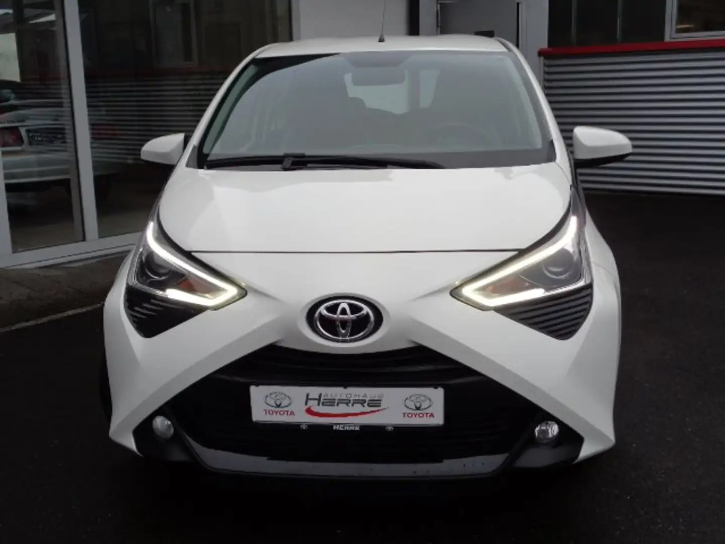 Toyota Aygo x-play connect Blanc - 2