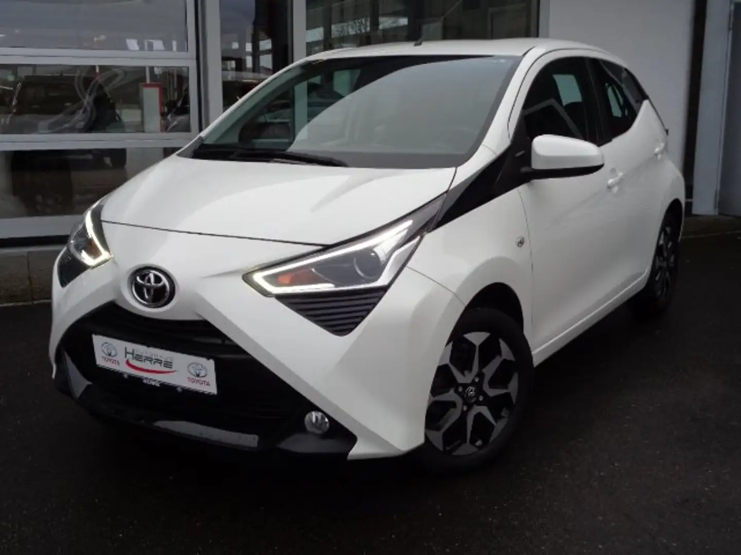 Toyota Aygo x-play connect Blanc - 1