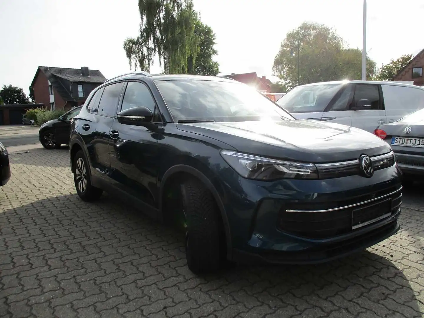 Volkswagen Tiguan 1.5 eTSI OPF DSG Goal Blau - 2
