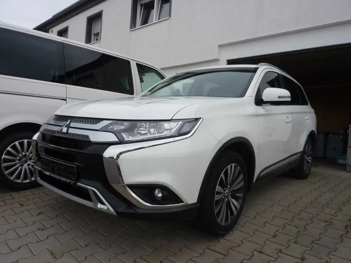 Mitsubishi Outlander Active 2.0 ClearTec 2WD CVT Wit - 1