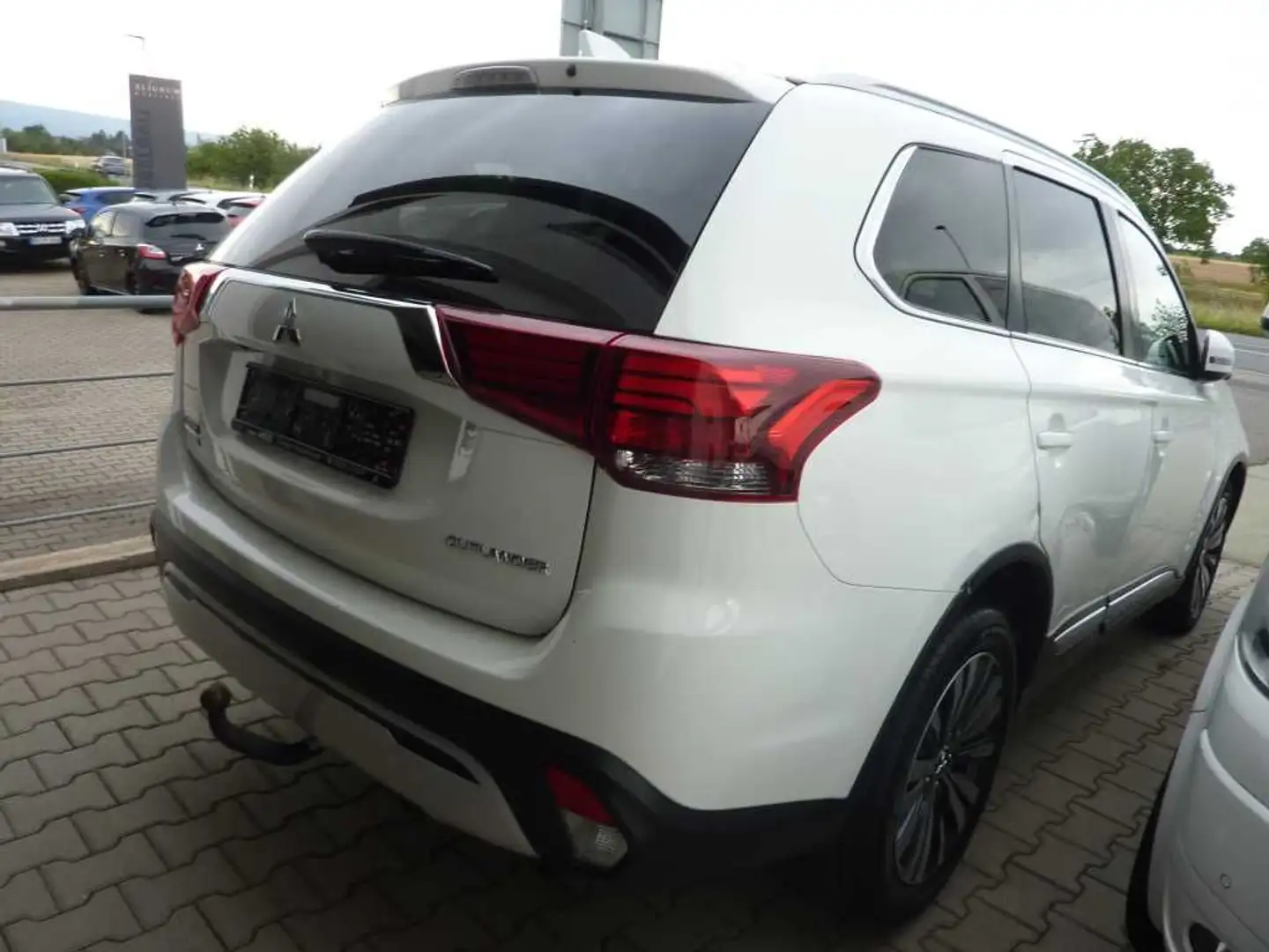 Mitsubishi Outlander Active 2.0 ClearTec 2WD CVT Wit - 2