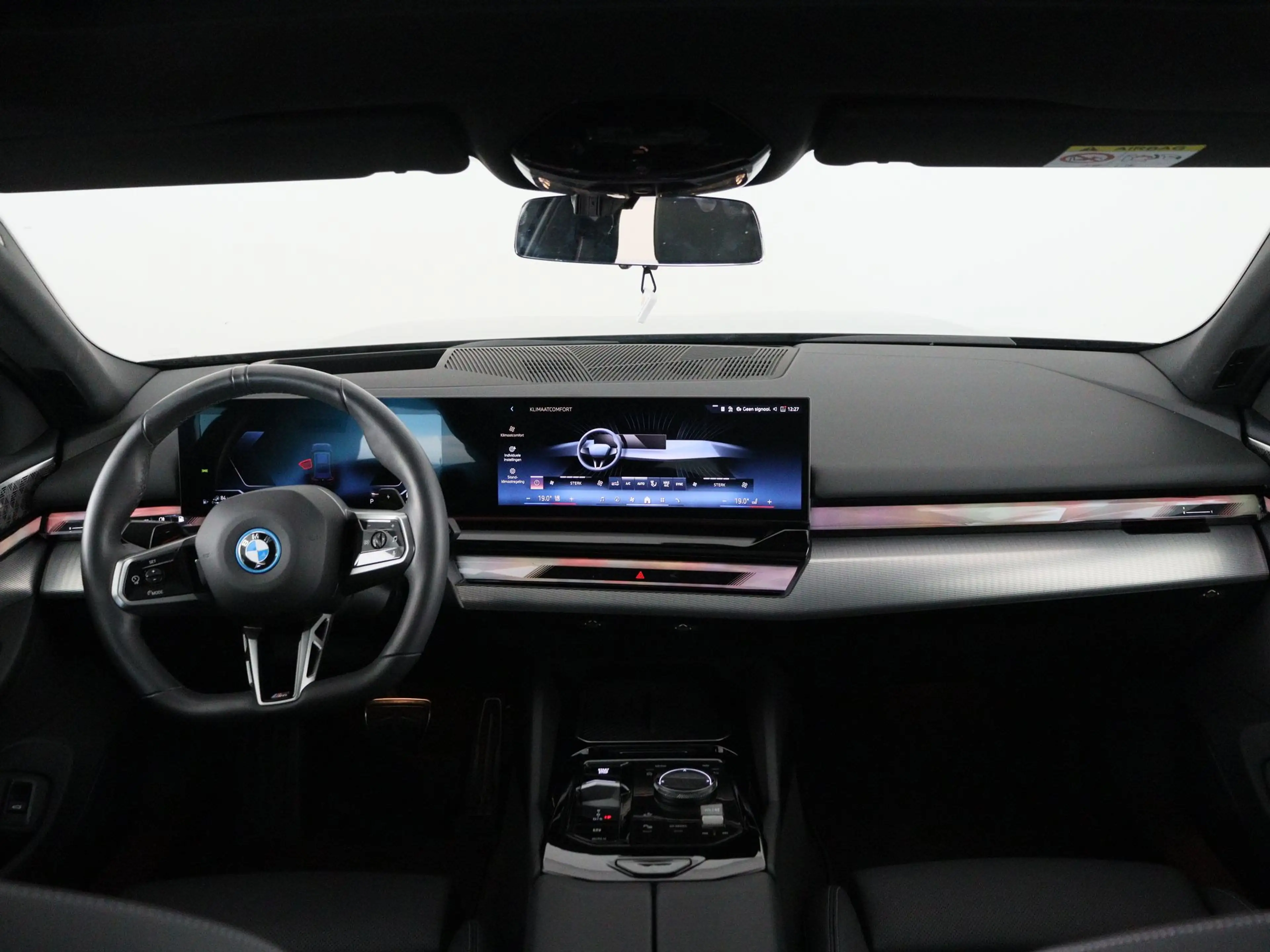 BMW 550 5 Serie 550e Touring xDrive — photo 15