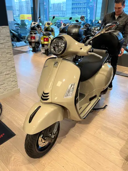 Vespa GTS 300 - foto 3