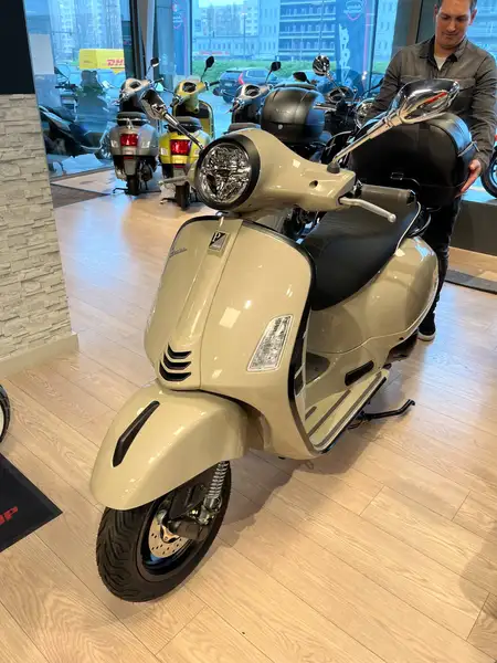 Vespa GTS 300 - foto 4