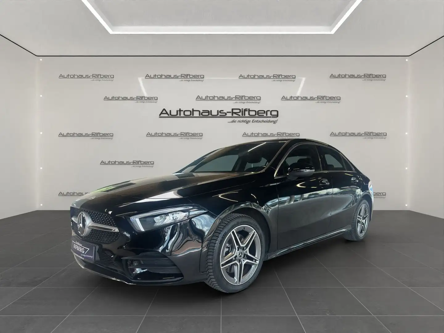 Mercedes-Benz A 250 e Business 8G AMG Kamera/LED/18Zoll/Navi Zwart - 1