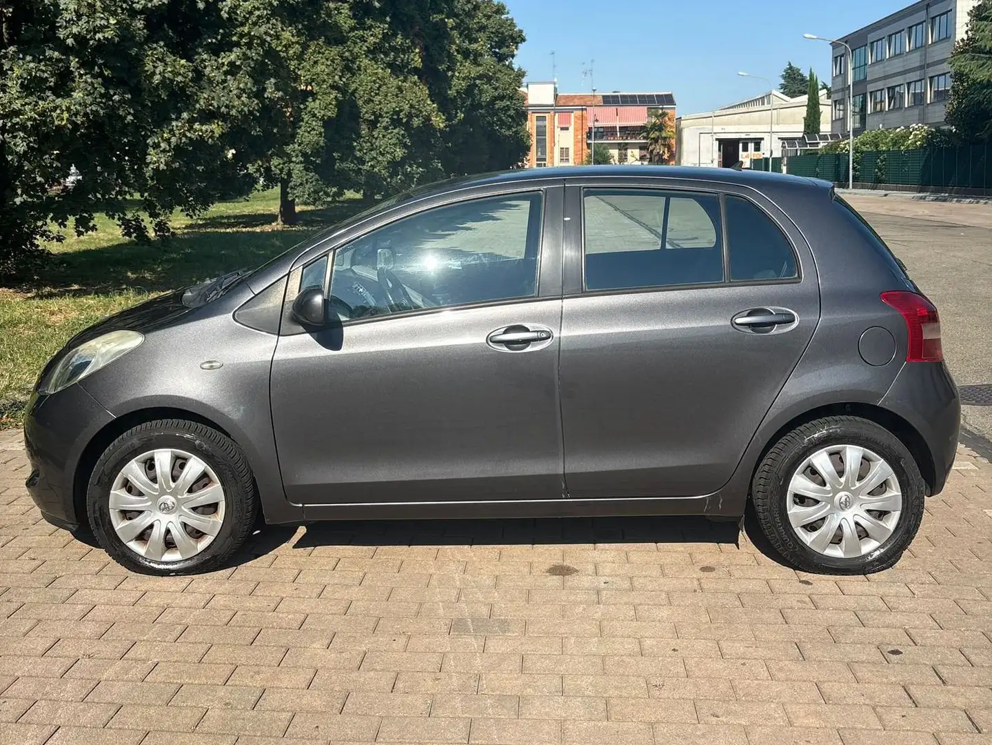 Toyota Yaris Yaris II 2008 5p 1.3 Sol Grigio - 2