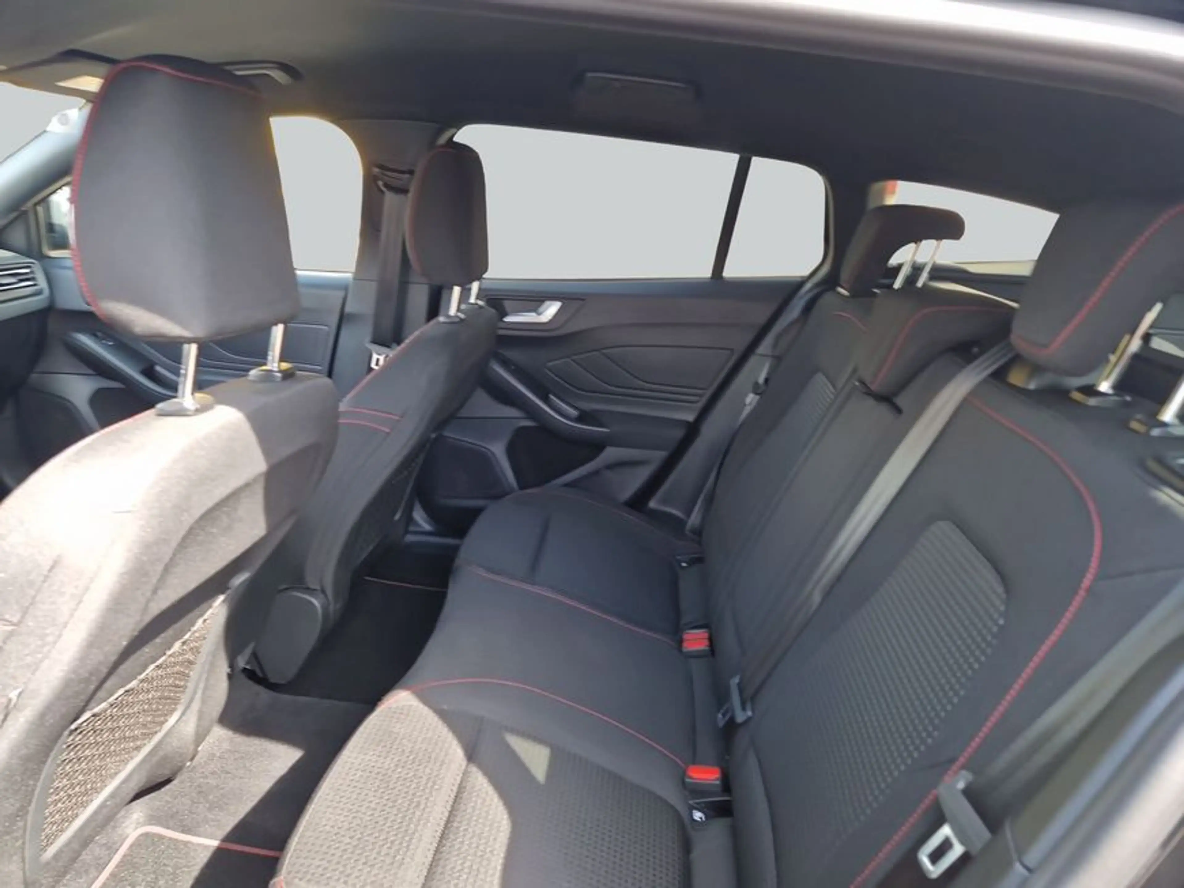 Ford Focus Turnier 1.5 EcoBl ST-LINE X AHK Hup Easy-Par — photo 11