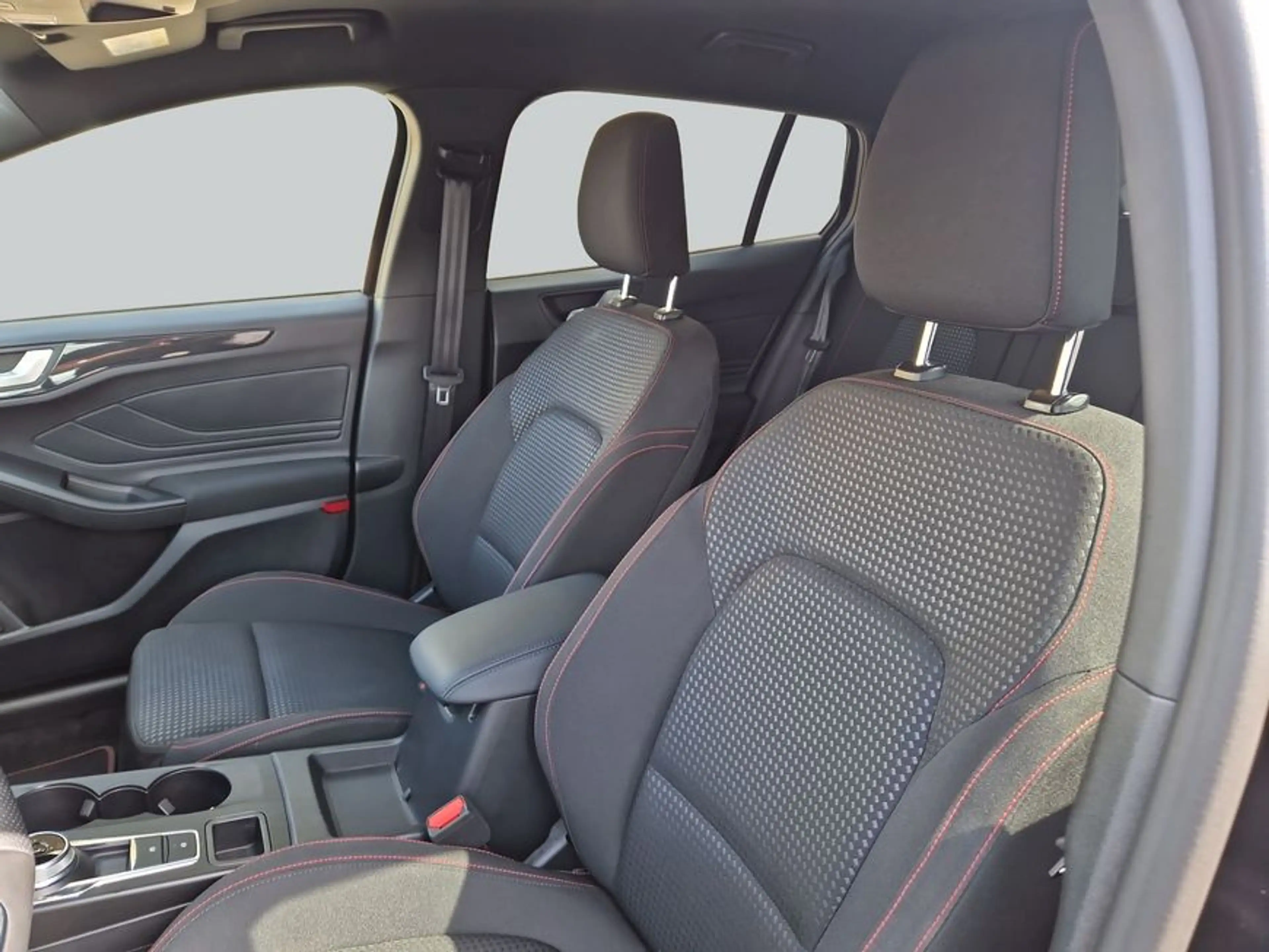 Ford Focus Turnier 1.5 EcoBl ST-LINE X AHK Hup Easy-Par — photo 10