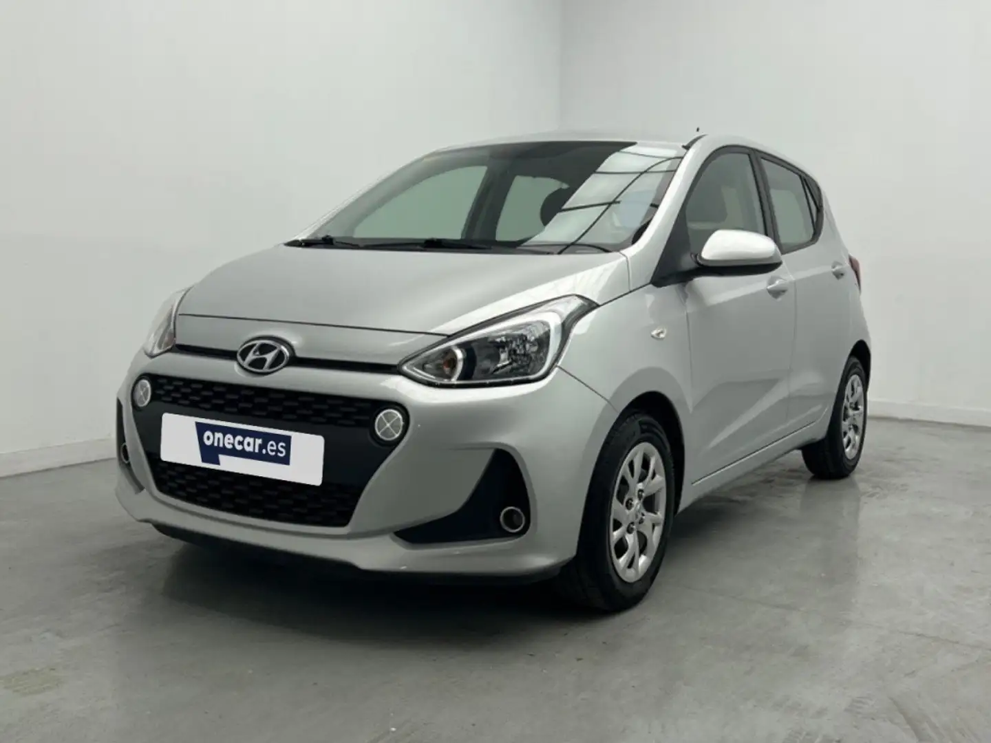 Hyundai i10 1.0 Tecno Plateado - 1