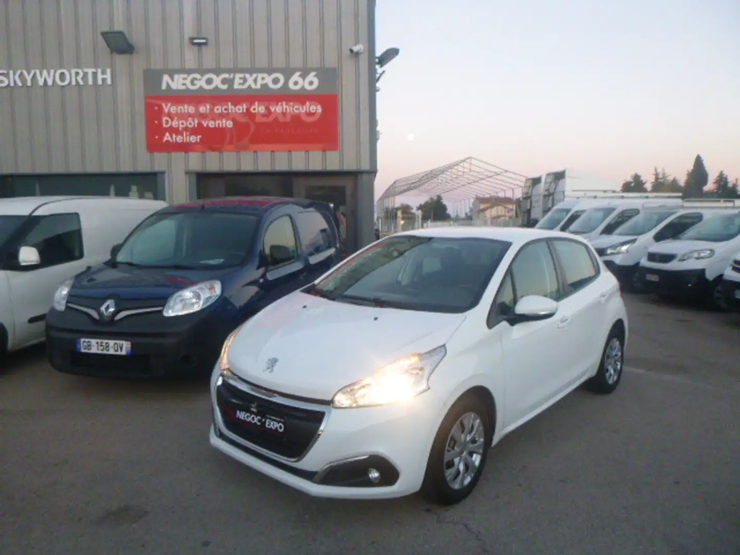 Peugeot 208 Affaire Premium Pack Blanc - 1