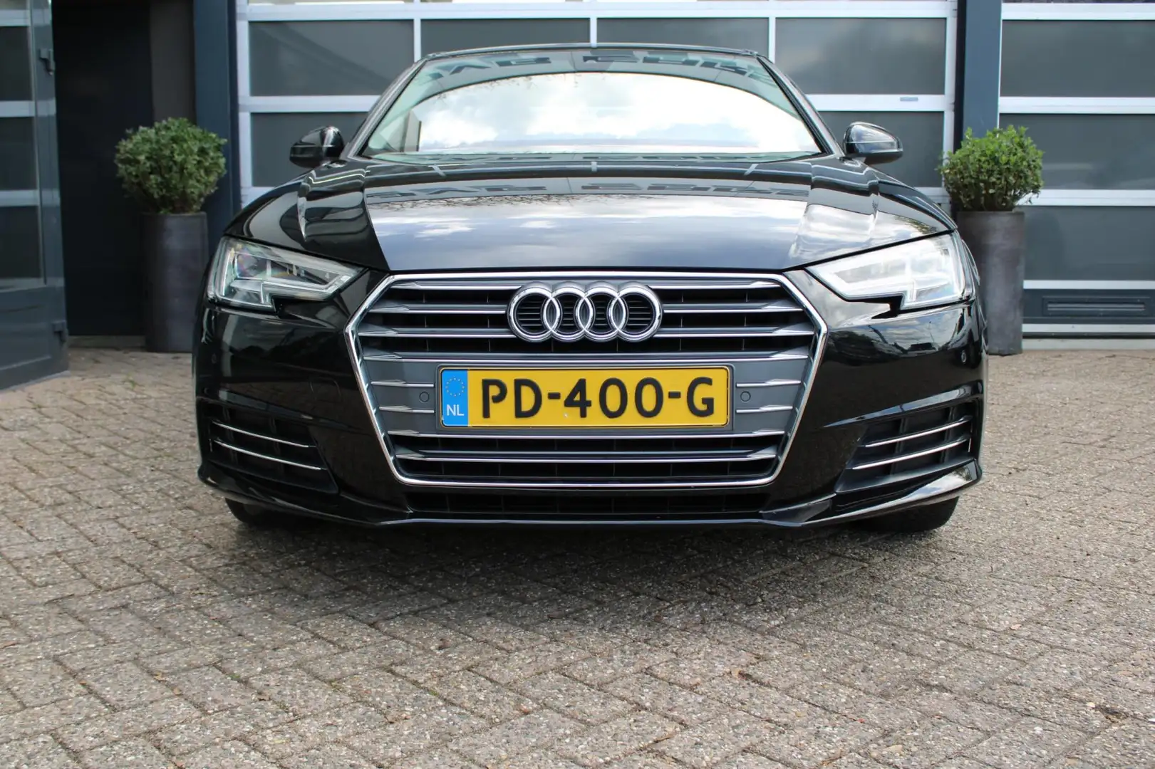 Audi A4 Limousine 2.0 TDI Sport Lease Edition Zwart - 2