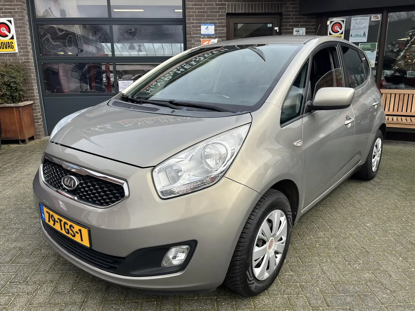 Kia Venga 1.4 CVVT Plus Pack Navigatie Trekhaak Gris - 1