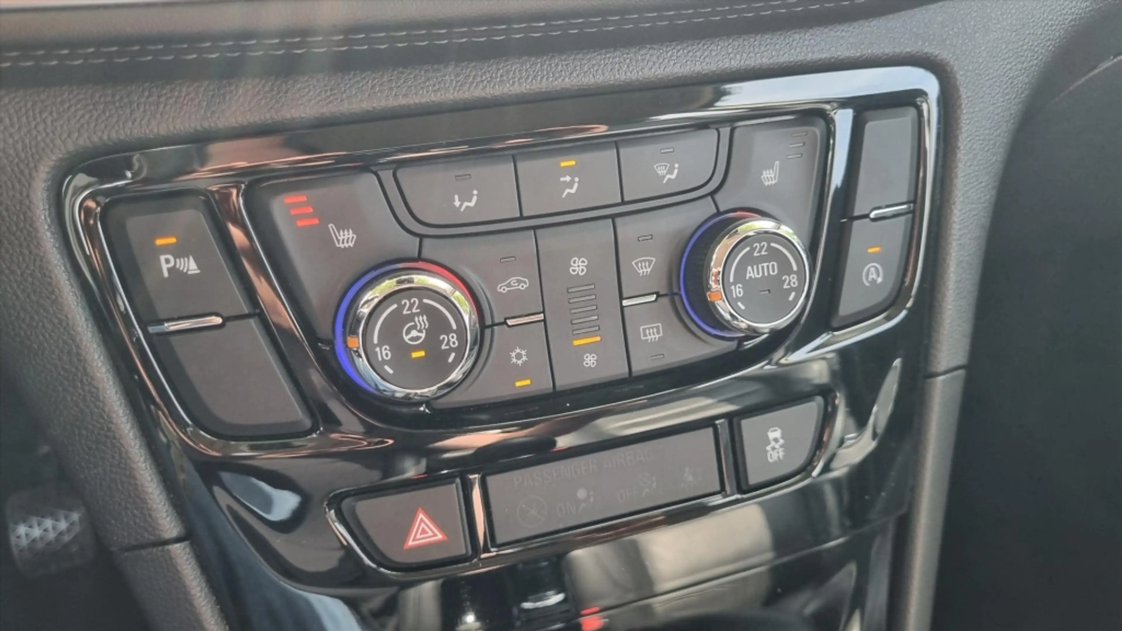 Opel Mokka X 1.4 Turbo 140pk Online Edition Leer/ Trekhaak — photo 5