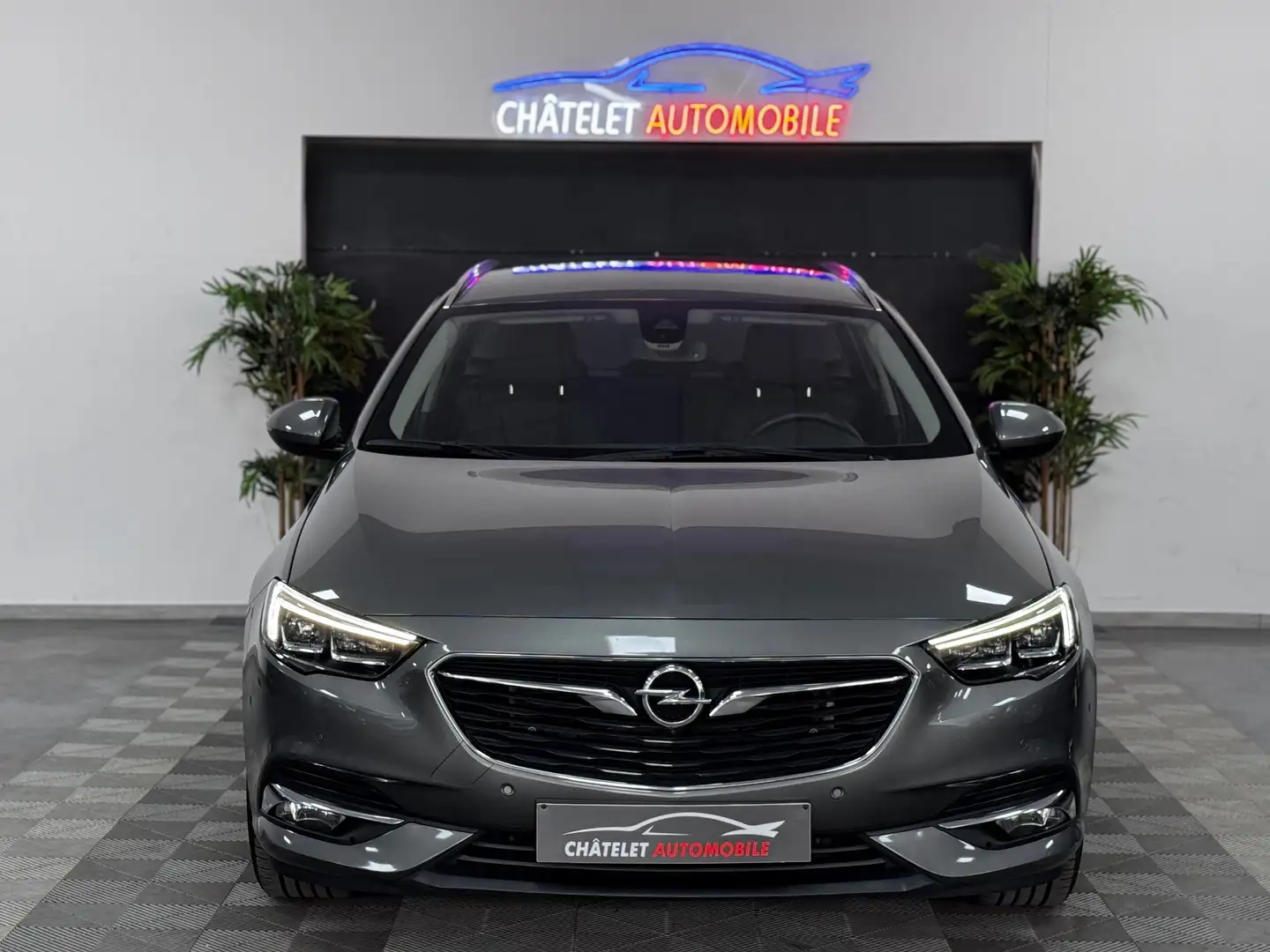 Opel Insignia Sports Tourer 2.0 CDTI//SIEGE CHAUFFANT//AIRCO Grijs - 2