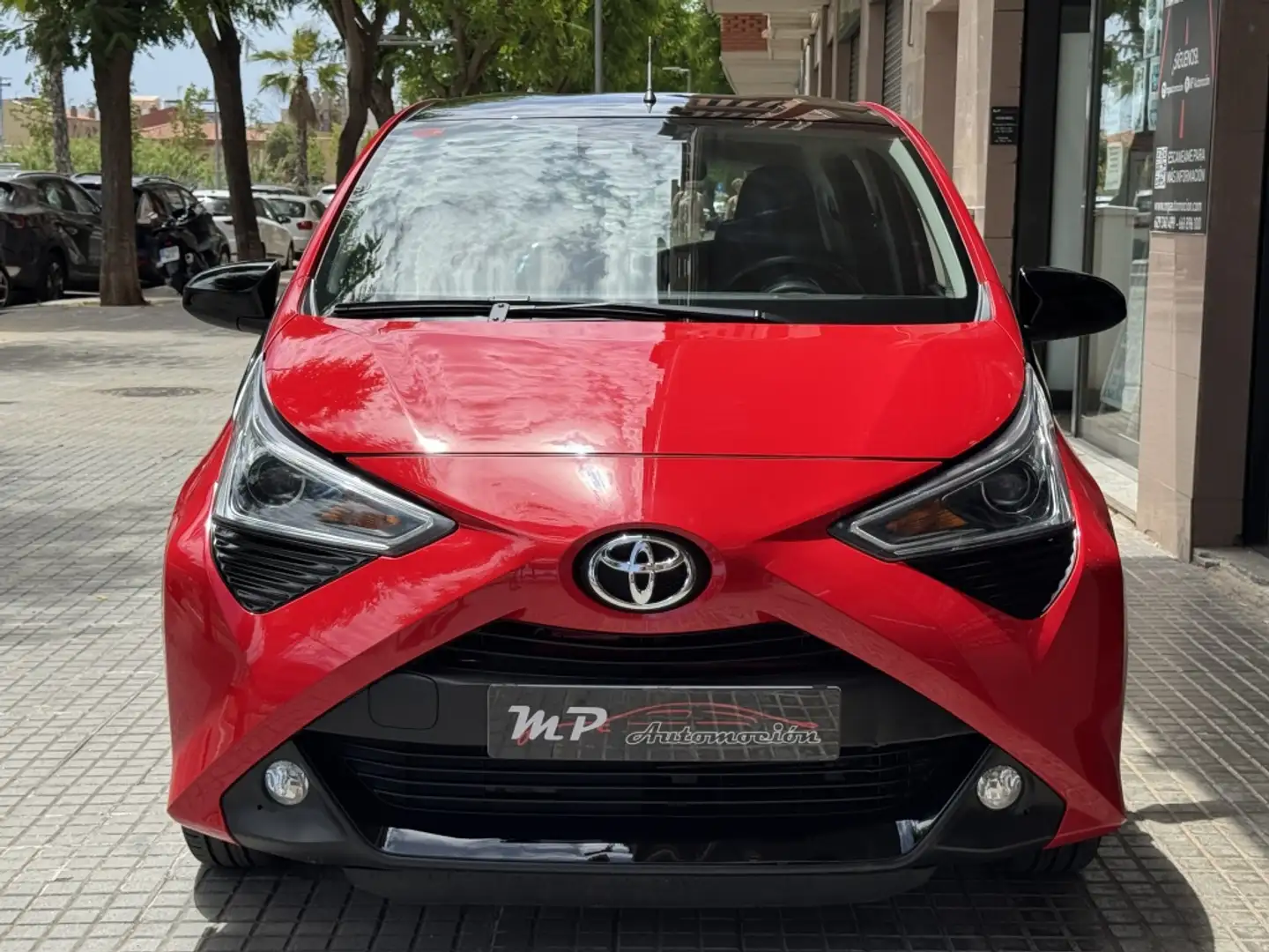 Toyota Aygo 70 x-play Rojo - 2