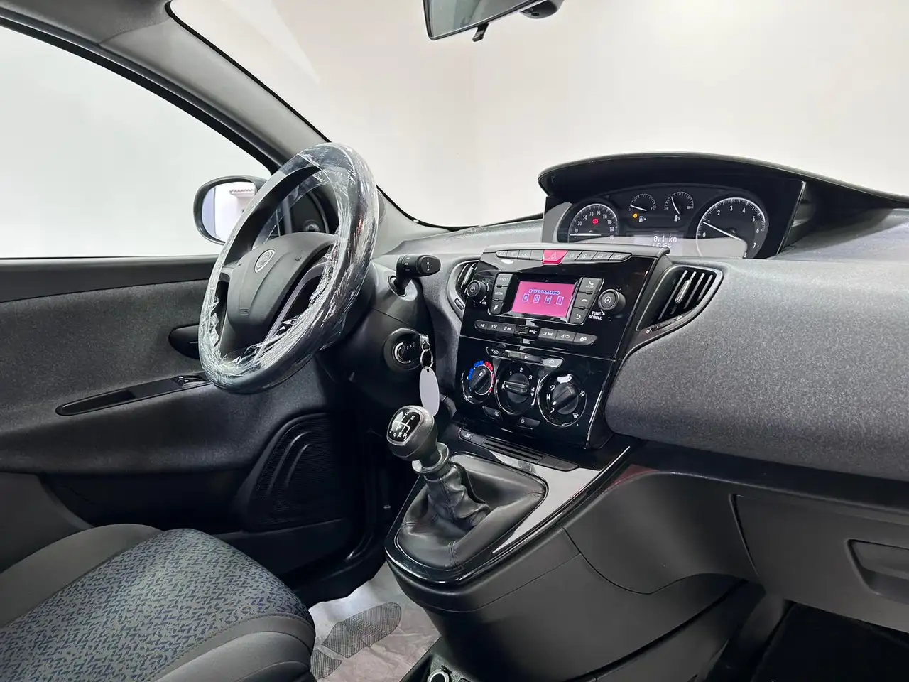 Lancia Ypsilon 2022 — фото 12