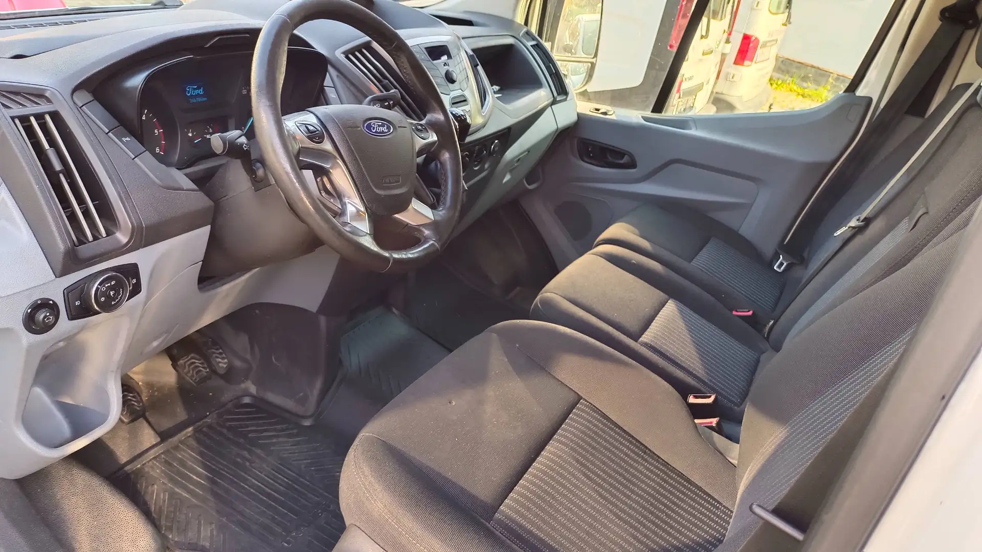 Ford Transit Transit Pritsche 2,0 TDCi 4x4 L2 350 Ambiente Ambiente Weiß - 1