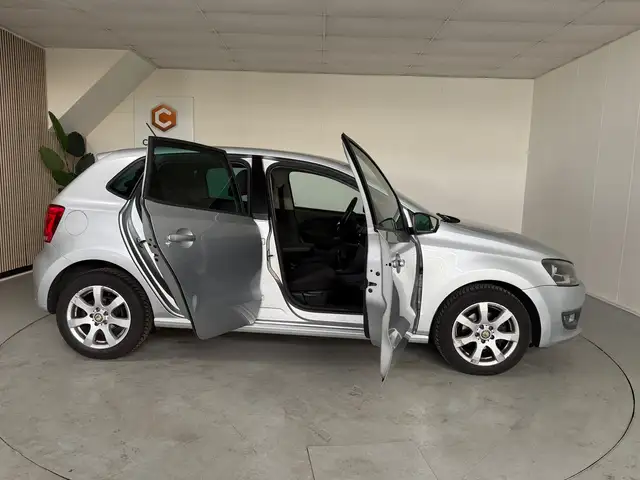 Volkswagen Polo view 9