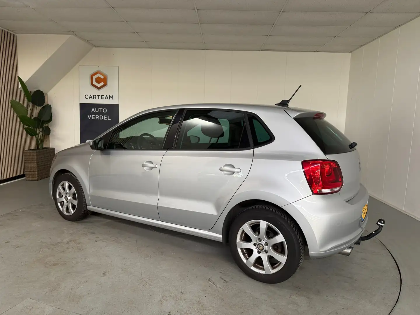 Volkswagen Polo 1.2 TSI Highline Airco, Navigatie, Trekhaak, LMV Grijs - 2