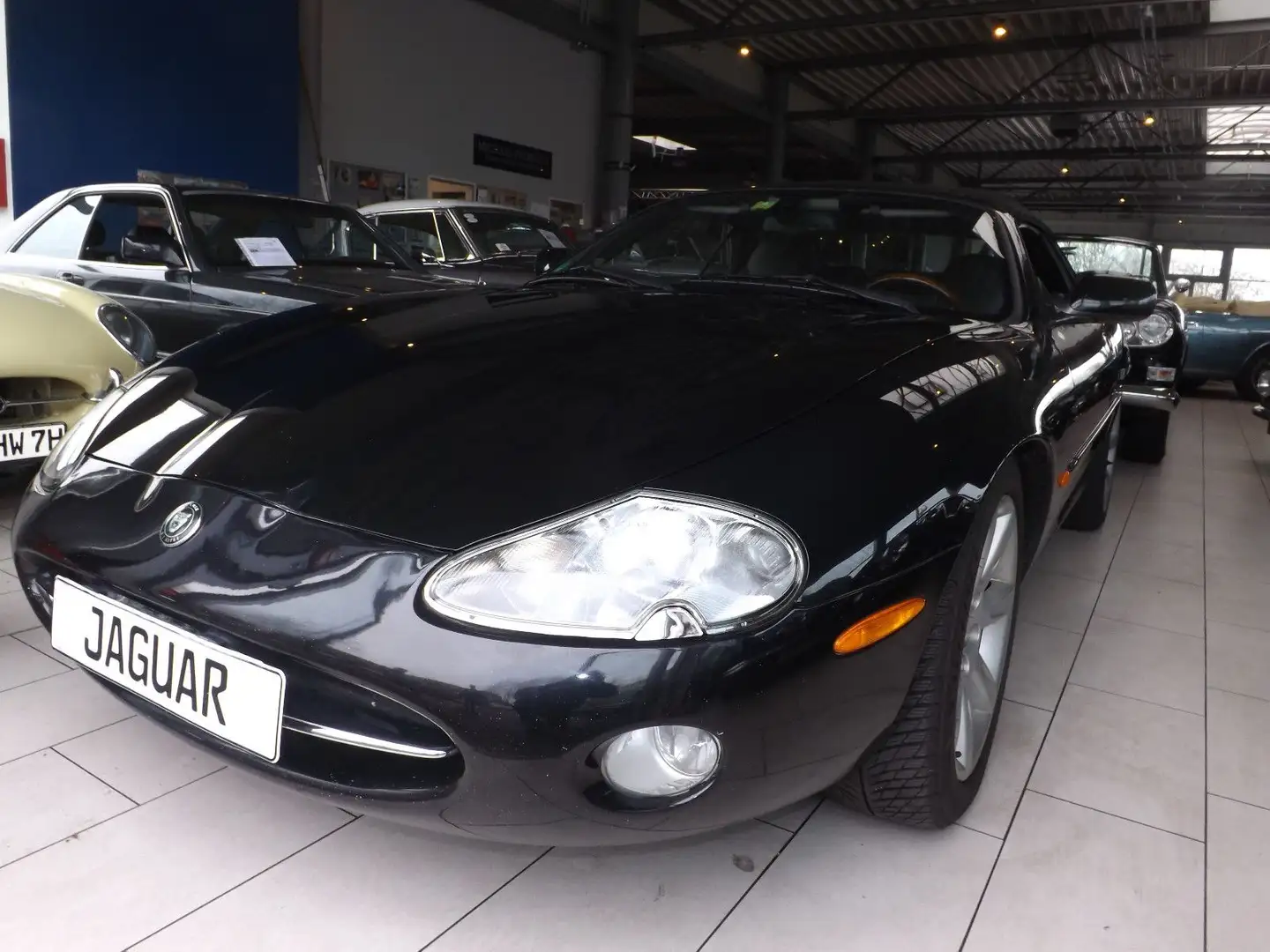 Jaguar XK8 Cabriolet-der elegante schwarze Kater! Fekete - 2