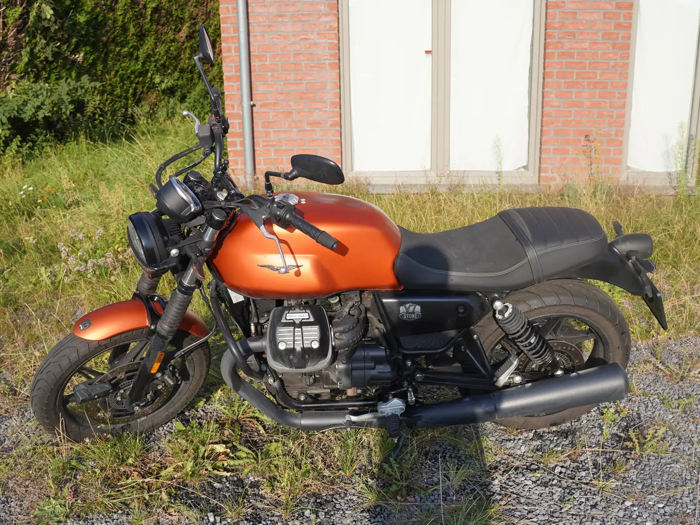 Moto Guzzi V 7 Moto Guzzi V7 Stone (2021) Rouge - 2