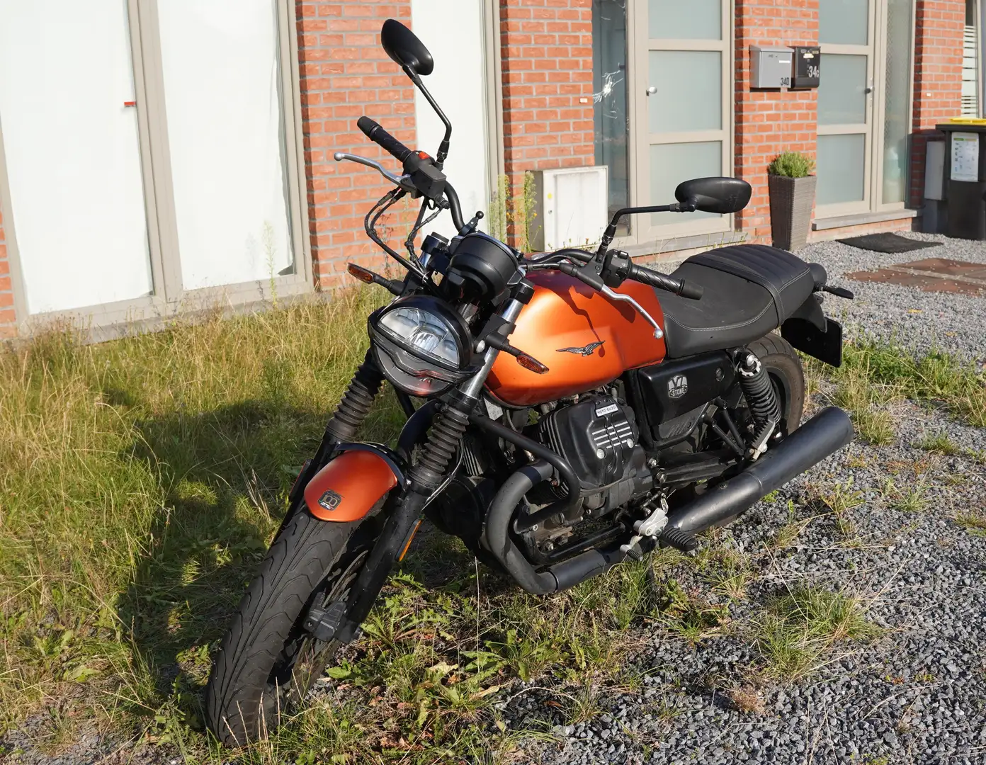 Moto Guzzi V 7 Moto Guzzi V7 Stone (2021) Červená - 1